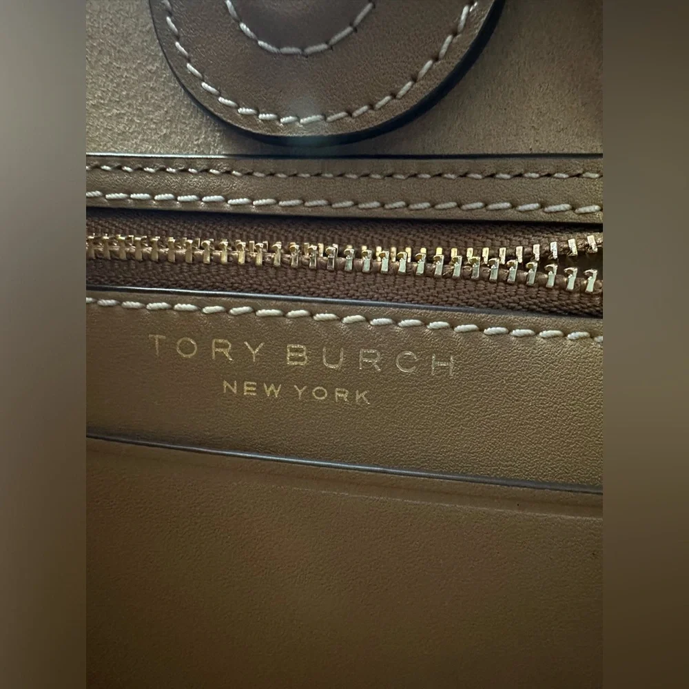 Tory Burch Brown and Tan Shoulder Bag with Gold Emblem🤎 - Picture 8 of 15